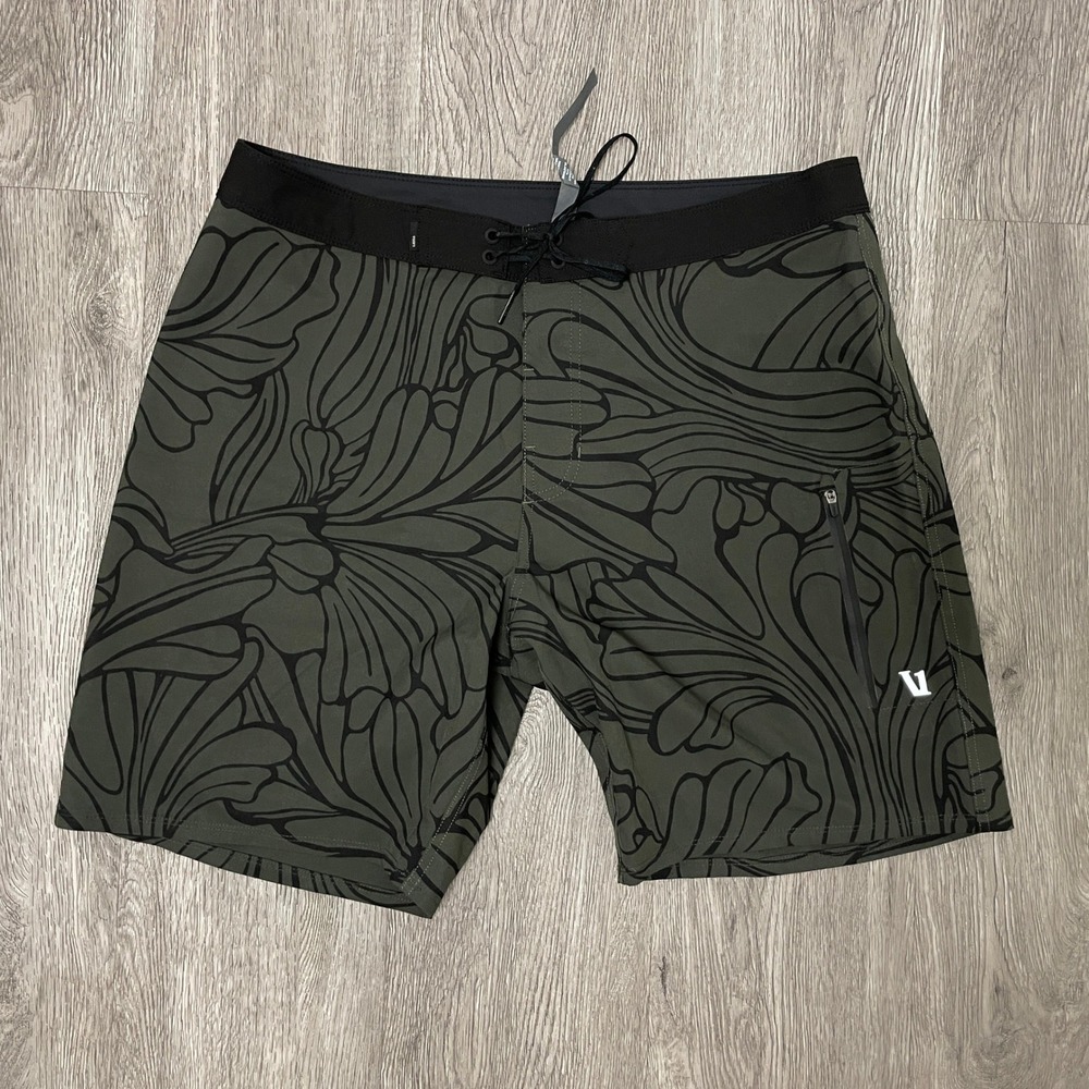 Vuori Shorts Mens 34 Green Infinity Board Abstract Print Swim Trunks V383